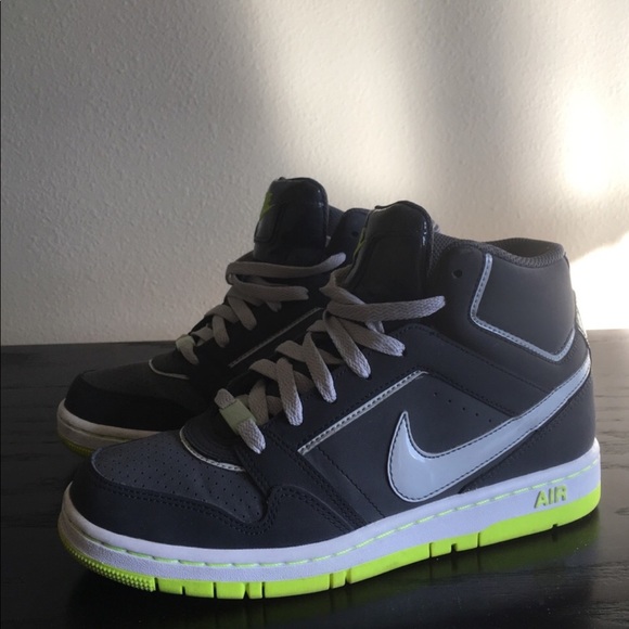 Nike Shoes - 💕💕 NIKE WOMENS SIZE 7 SHOES/ GREEN AND GRAY